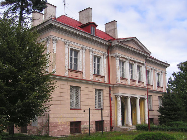 Huge manor house: A huge and old house not in a good state. Poland, Å�owicz.