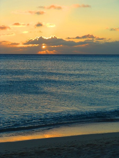 Grand Cayman Seven Mile Beach: Grand Cayman sunset on Seven Mile Beach.