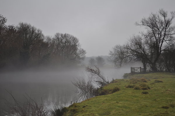 Mist op de rivier de Theems: 