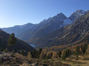 lago em Tirol sul, outono: 