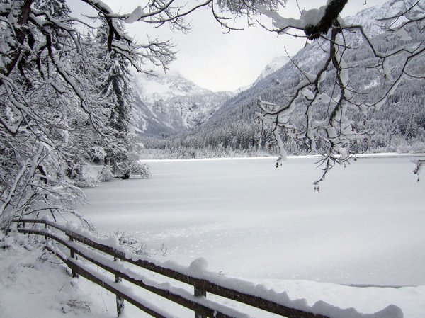 icy lake: the "hunters lake" = jÃ¤gersee in kleinarl austria