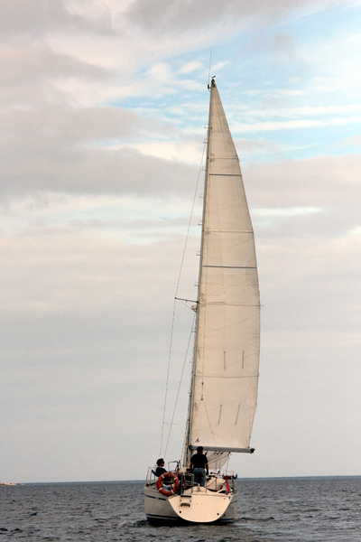 Horizon line and sailboat: Horizon line and sailboat