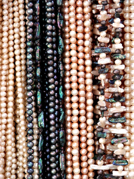 pearly beads: pearly necklaces - costume jewellery - baubles and beads