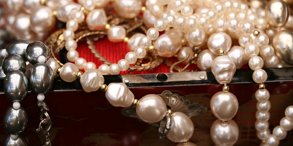 pearly baubles and beads: 
