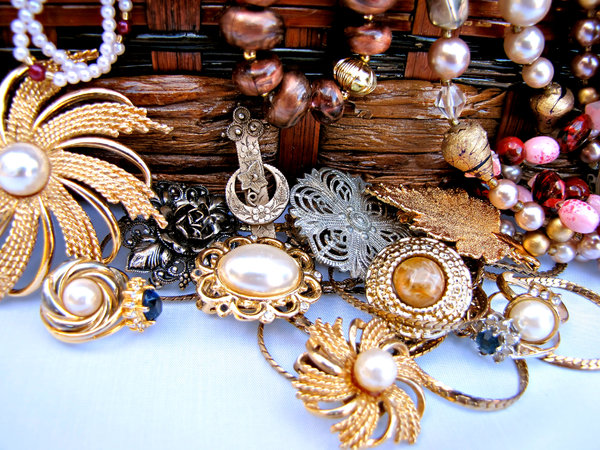 treasure chest: small chest of necklaces - costume jewellery - baubles and beads