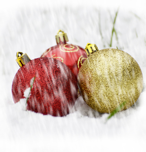 Baubles in snow: baubles in snowy grass