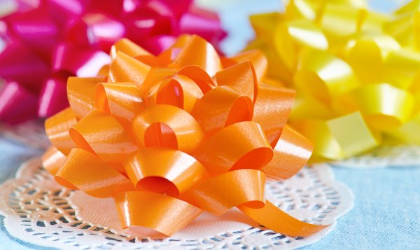 Party bows: colorful gift bows