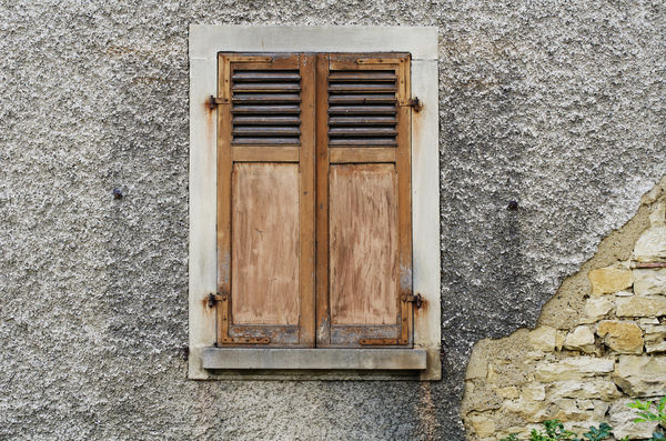 Window shutter: Closed window shutters and grunge wall