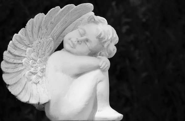 Marble angel: small angel